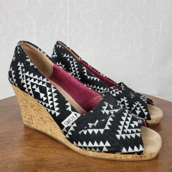 TOMS Reina Tribal Wedge 8 Black White Canvas Peep Toe Cork Heel Slip On Cushion - Picture 1 of 13